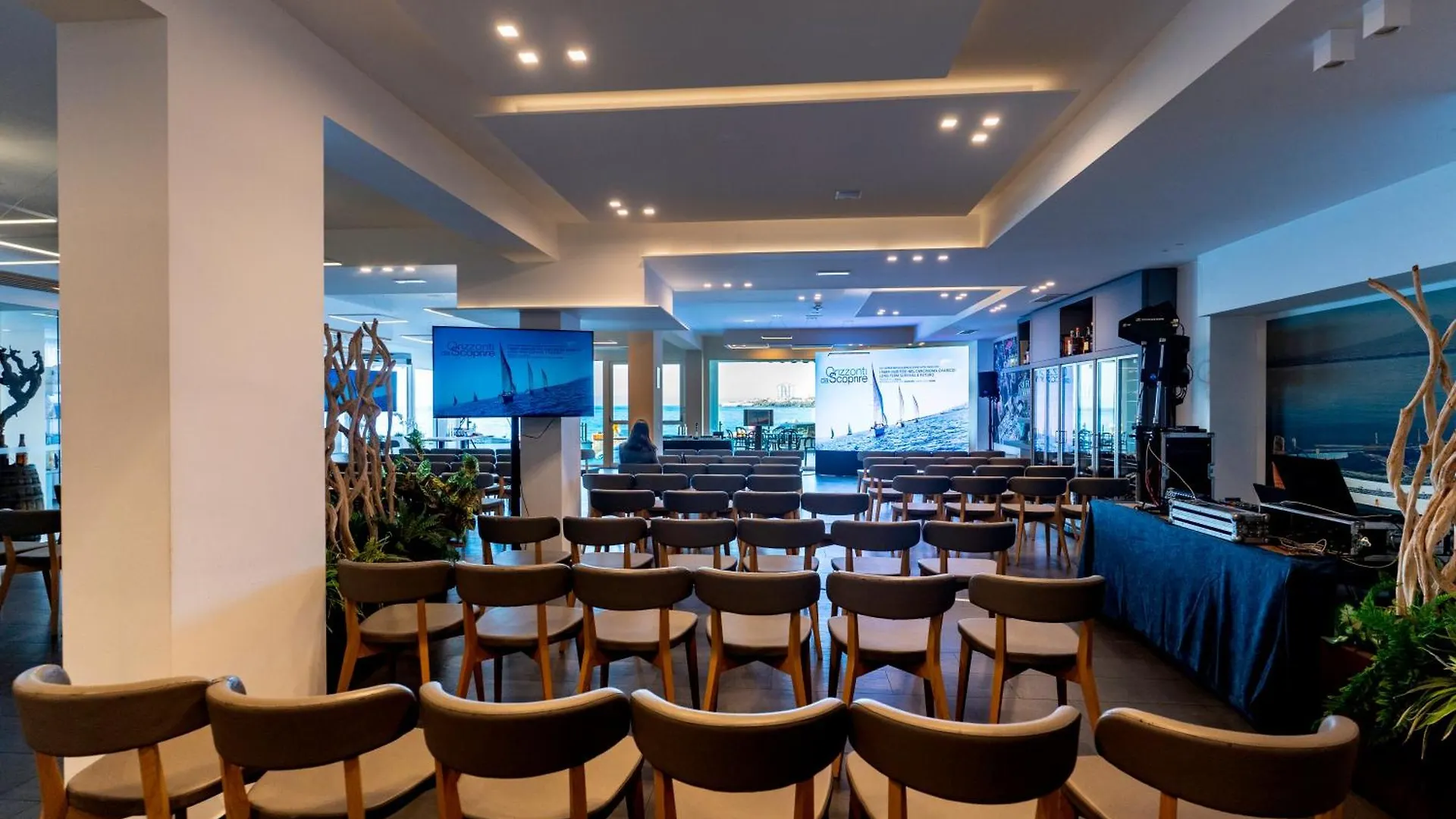 Grand Hotel Faraglioni Aci Trezza 4*,
